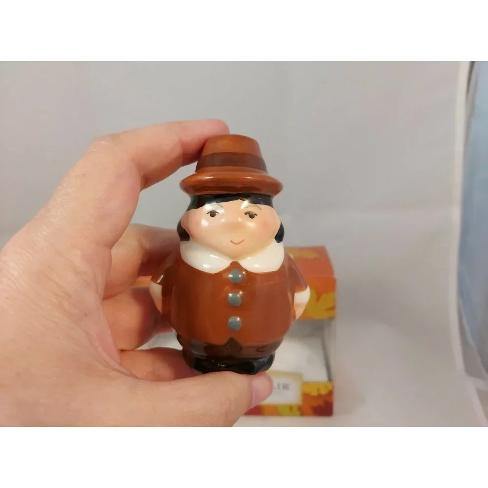 The Lilgrim Pair Salt & Pepper Shakers Publix 2017 Thanksgiving Table NIB 3.25